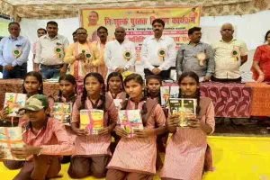 बाराबंकी: उत्कृष्ट कार्यों के लिए शिक्षक संकुलों को विधायक ने किया सम्मानित