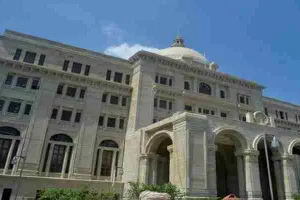 लखनऊ: लोकभवन में दो संदिग्ध गिरफ्तार, सुरक्षा में तैनात दो आरक्षी निलंबित