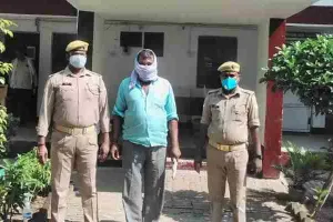 गोंडा: फरार हिस्ट्रीशीटर को पुलिस ने किया अवैध तमंचे के साथ गिरफ्तार