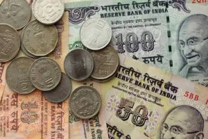 कारोबार में अमेरिकी डॉलर के मुकाबले रुपया पांच पैसे टूटकर 73.73 पर पहुंचा