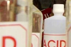 पीलीभीत: फीस और ड्रेस के रुपए को लेकर विवाद में बेटे और पौत्र के ऊपर डाला तेजाब