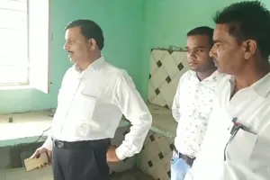 अमरोहा: आंगनबाड़ी केंद्र एक ही साल में बना जर्जर भवन, डीएम से शिकायत