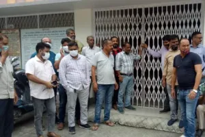 हल्द्वानी: ठेकेदारों ने सुरक्षा कर्मियों के सामने लोनिवि दफ्तर में जड़े ताले