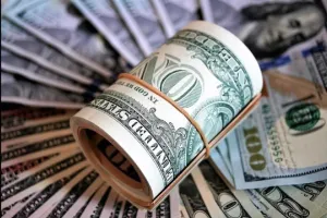 कारोबार में रुपया अमेरिकी डॉलर के मुकाबले 22 पैसे गिरकर 74.36 पर पहुंचा