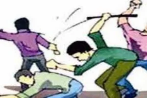 झगड़े में जमानत कराकर लौट रहे दो पक्ष फिर भिड़े, एक ही पक्ष के 3 घायल