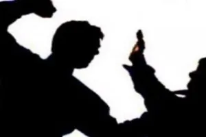 लखनऊ: कार सवार दबंग ने की ट्रैफिक सिपाही की पिटाई, केस दर्ज