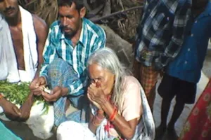 देश में लगभग 21 करोड़ लोग कर रहे हैं भांग, गांजा, चरस और शराब का सेवन