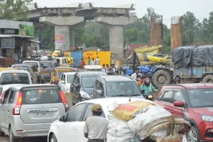 बरेली: रुट डायवर्जन की उड़ी धज्जियां, लगा भीषण जाम