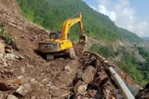 टनकपुर: मलबा आने से टनकपुर-पिथौरागढ़ राष्ट्रीय राजमार्ग घंटों तक रहा बंद