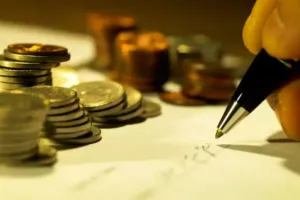 बरेली: ऋण जमा करने के बाद बैंक में नहीं कटा कर्जदार का नाम