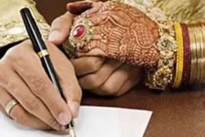 प्यार या पागलपन…10 साल तक प्रेमिका को दुनिया से छुपा कर रखा एक कमरे में, अब की शादी