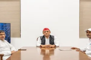 यूपी चुनाव: सपा का दामन थामेंगे लालजी वर्मा और रामअचल राजभर, अखिलेश से की मुलाकात