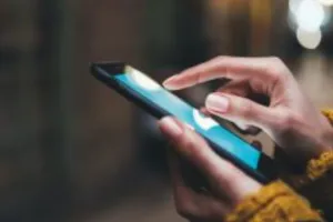 चाहते हैं न कटे आपकी जेब, तो कुछ यूं रखें स्मार्टफोन की सेहत का ध्यान