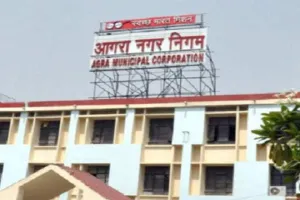 आगरा: नगर निगम से परेशान व्यापारी ने की खुदकुशी की कोशिश, जानें वजह…