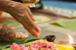 पितृपक्ष में तीन पीढ़ियों तक के पूर्वजों के लिए करते हैं तर्पण, जानें महत्व