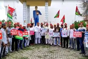 संभल: प्रधानमंत्री के जन्मदिवस पर गरजे सपाई, बेरोजगार, मंहगाई दिवस के रुप में मनाया