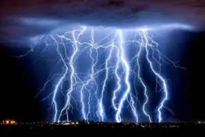 ब्रेकिंग न्यूज हल्द्वानी: मोटाहल्दू में घर के ऊपर गिरी आसमानी बिजली, थर्रा गया पूरा शहर