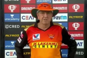 बेलिस बोले- युवाओं को मौका देने के लिए वॉर्नर को किया बाहर