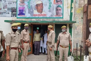 रामपुर: केंद्रीय मंत्री नकवी को काले झंडे दिखाने के प्रयास में किसान नजरबंद