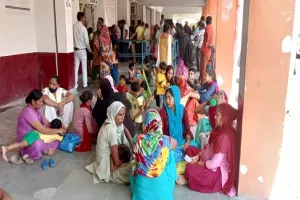 मुरादाबाद: जिला अस्पताल की ओपीडी में मरीजों की भीड़, व्यवस्था बनाने में होमगार्ड परेशान