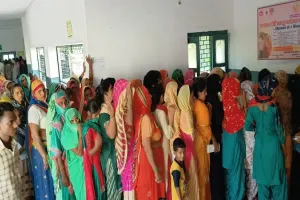 अमरोहा: टीकाकरण के लिए लोग हुए जागरूक, केंद्रों पर उमड़ी भीड़