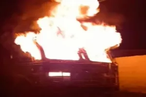 अमरोहा : रंजिश के चलते ट्रक में लगाई आग