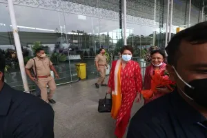 प्रियंका गांधी वाड्रा पहुंची लखनऊ, दो दिन करेंगी चुनावी रणनीति पर मंथन