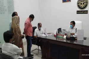 अमेठी: जिलाधिकारी ने की जनसुनवाई, शिकायतों पर उठाए सख्त कदम