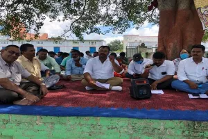 हरदोई: शिक्षकों ने एक दिवसीय धरना प्रदर्शन कर भरी हुंकार, जानें पूरा मामला…