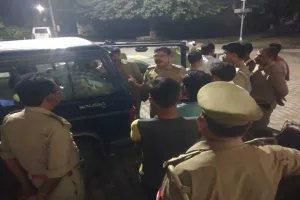 सीतापुर: प्रेमी ने चलती बाइक से प्रेमिका को दिया धक्का, जानें पूरा मामला…