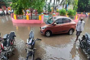 36 घंटे की मूसलाधार बारिश से भीगा रायबरेली, सड़कों में भरा पानी