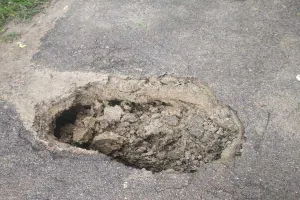 रायबरेली: बारिश से धंसी पुलिया, गांवों का आवागमन हुआ बाधित