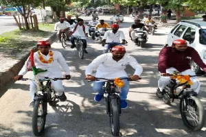 लखनऊ: छात्रसभा ने निकाली साइकिल रैली, निकली 10 किमी की यात्रा