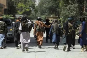 लोगों को अपनी जमीनें छोड़ने को मजबूर कर रहा तालिबान: हजारा नेता