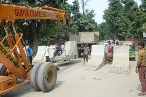 बरेली: बाइक के अलावा सभी तरह के वाहनों के लिए लाल फाटक अब पूरी तरह से बंद