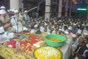 बरेली: झमाझम बारिश के बीच अदा की गई उर्स-ए-शराफती के कुल की रस्म