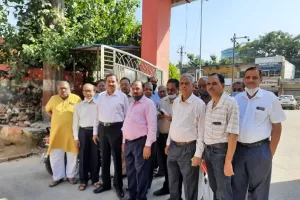 बरेली: डेलापीर तालाब की सफाई बनी मुसीबत, कैलाशपुरम में भर रहा पानी