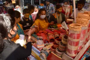 हल्द्वानी: शनिवार को भी खुला बाजार, करवाचौथ पर जमकर हुई खरीदारी