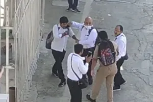 बरेली: टिकट चेकिंग स्टाफ और सिपाही के बीच मारपीट का वीडियो वायरल