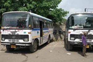 हल्द्वानी: टायरों के अभाव में खड़ी हो गईं रोजवेड की बसें