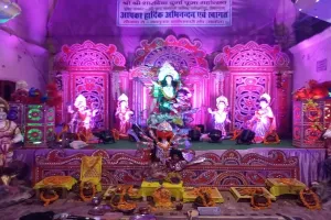 अयोध्या: पंडालों में विराजमान हुईं आदिशक्ति जगदंबा