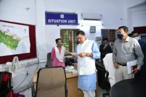 उत्तराखंड: आपदा कंट्रोल रूम पहुंचे मुख्यमंत्री धामी, जिलाधिकारियों को दिए निर्देश