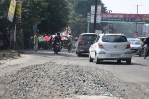 बरेली: ज्यादातर सड़कों की खस्ताहाल लेकिन पैचवर्क कुछ ही जगहों पर