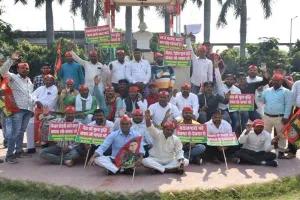 अयोध्या: महंगाई के खिलाफ सपा युवजन सभा का प्रदर्शन, SDM को सौंपा ज्ञापन