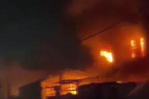 दिल्ली में एक मकान में आग लगने से परिवार के चार सदस्यों की मौत