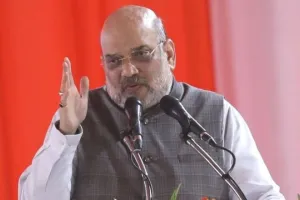 श्रीनगर: गृह मंत्री शाह बोले- कश्मीर युवा पत्थर न उठाएं, यहीं का सीएम बने जो लंदन न जाए