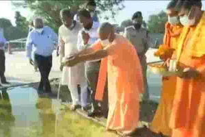 सीएम योगी ने मंत्रोच्चारण के बीच गर्भगृह में छिड़का काबुल नदी का जल, जानें क्या कहा?