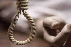 लखनऊ: सआदतगंज इलाके में युवक ने लगाई फांसी, दो थानों की बीच उलझा रहा मामला