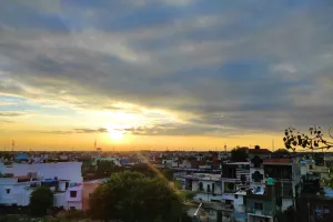 बरेली: सुबह धूप खिली तो लोगों ने ली राहत की सांस, दोपहर में बादल देख फिर घबराया दिल