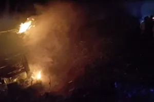 अमरोहा: चलती डबल डेकर बस में लगी आग, एक यात्री की मौत, कई घायल